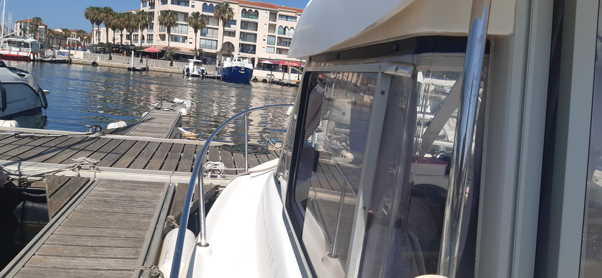 Rent a Jeanneau Merry Fisher 650 France