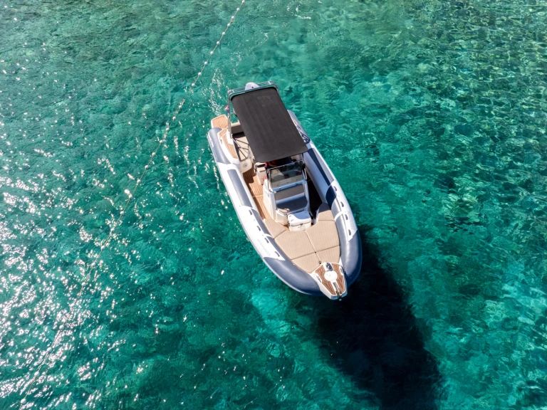 Rent a Marlin Boat 790 Pro Dynamic Hvar