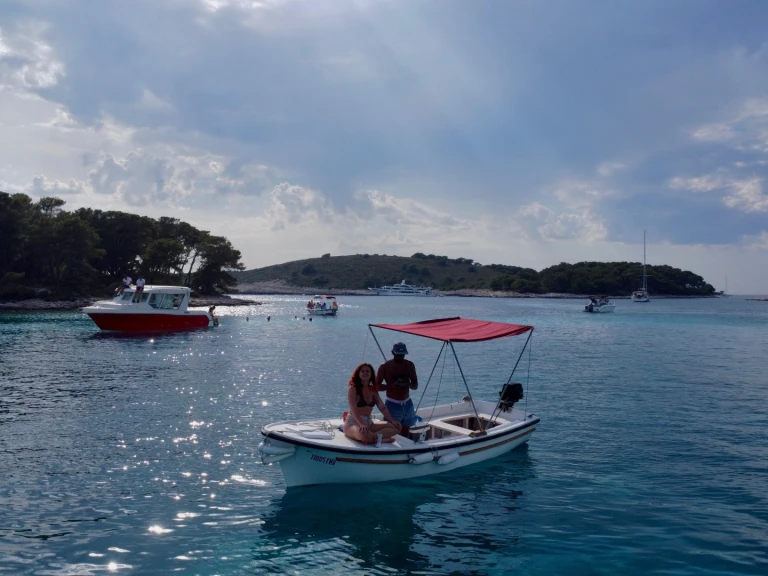 Boat rental Jugoplastika Jugoplastika in Hvar on Samboat