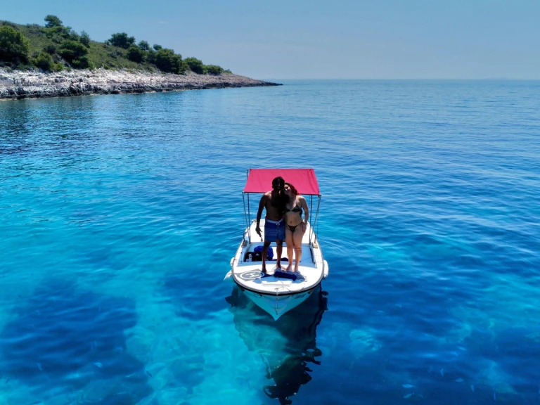 Motorboat rental with or without captain Jugoplastika Hvar