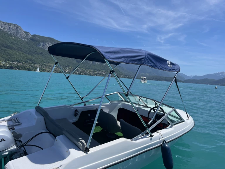 Bareboat Rental Motorboat Glastron with a boat licence