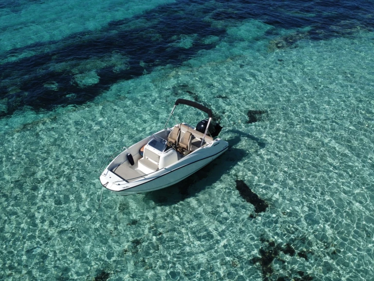 Motorboat for rent Mandelieu-la-Napoule at the best price