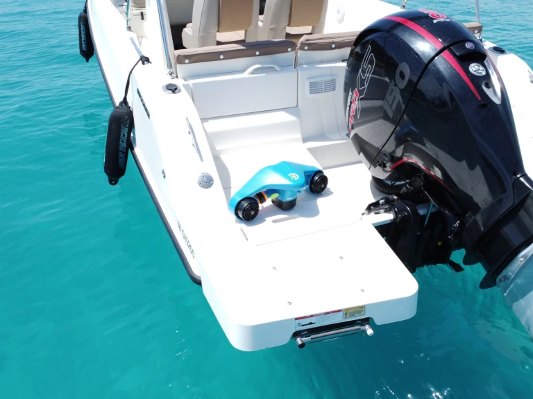 Bareboat Rental Motorboat Quicksilver with a boat licence
