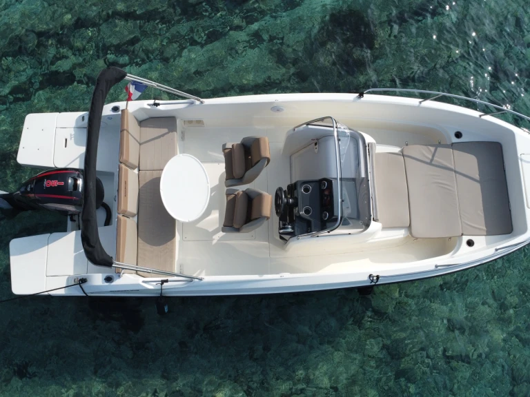 Yacht charter Mandelieu-la-Napoule cheap Activ 675 Open
