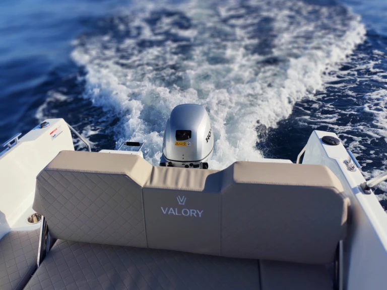 Bareboat Rental Motorboat Valory with a boat licence