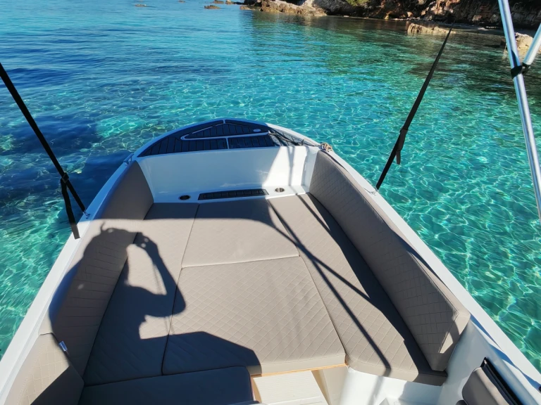 Motorboat for rent Port de Cannes Marina at the best price