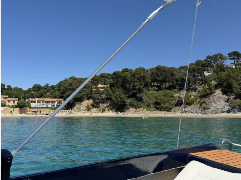 Motorboat rental with or without captain Jeanneau France