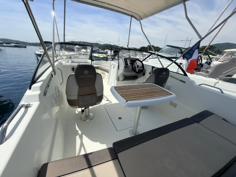 Motorboat rental in Les Issambres - Jeanneau Cap Camarat 6.5 BR