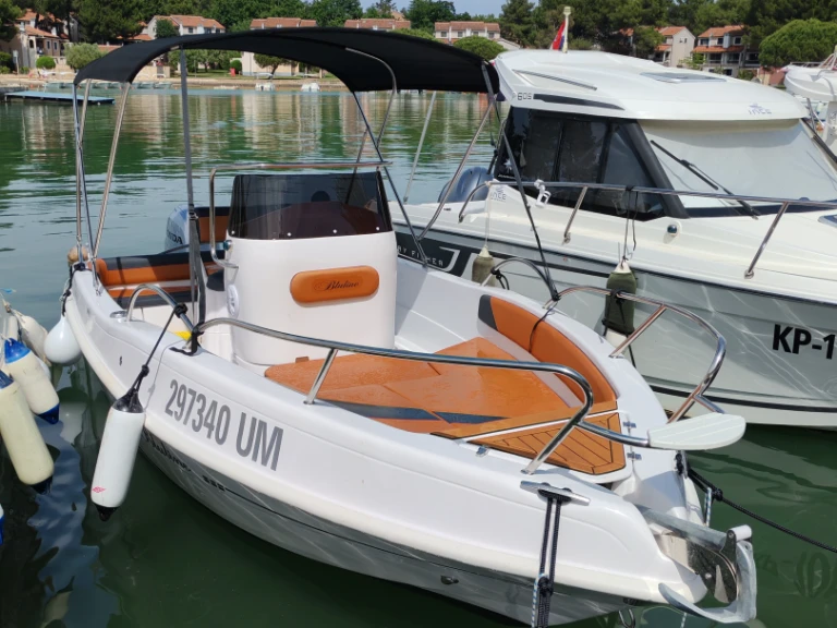 Boat rental Bluline Bluline 19 Ft Open in Umag on Samboat