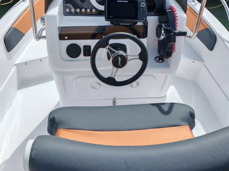 Motorboat for rent Umag at the best price