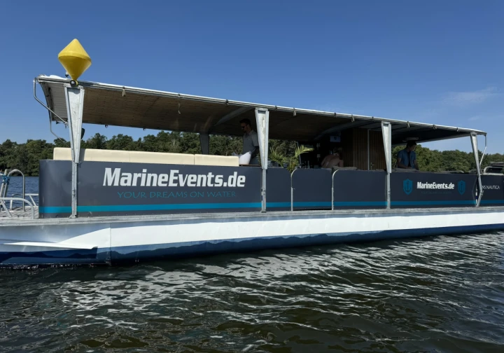Motorboat rental in Berlin - Playcraft Excursion
