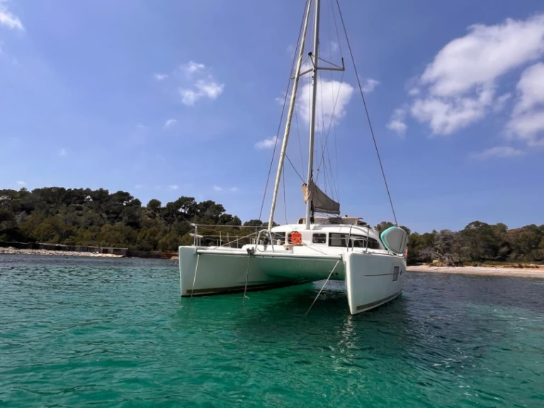 Bareboat Rental Catamaran Lagoon with a boat licence