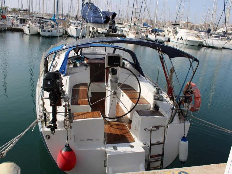 Yacht charter Torrevieja cheap 370e 