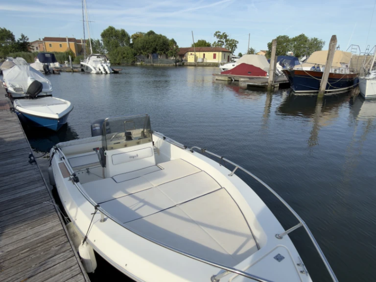 Capelli Capelli 15 in Portegrandi I on SamBoat