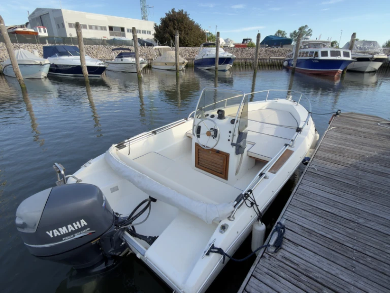 Motorboat rental with or without captain Capelli Portegrandi I