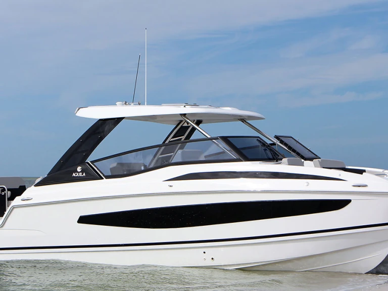 Yacht charter Le Marin cheap Aquila 32 Sport