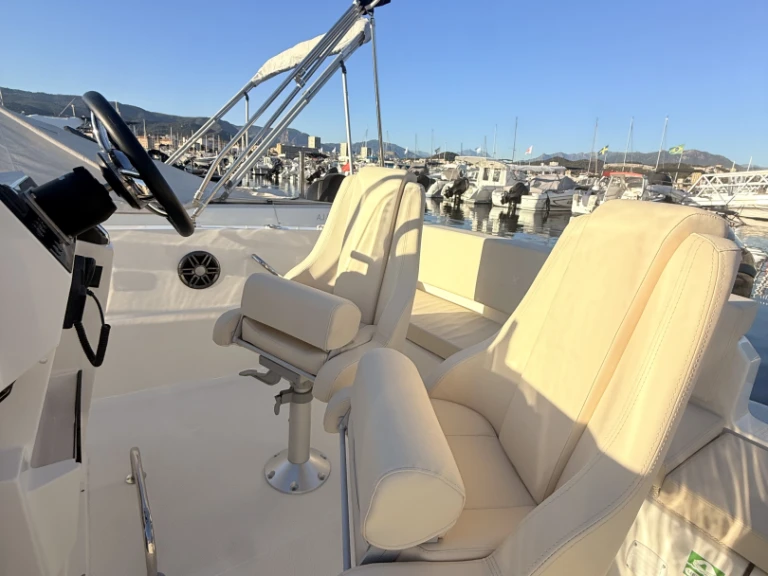 Motorboat for rent Ajaccio at the best price