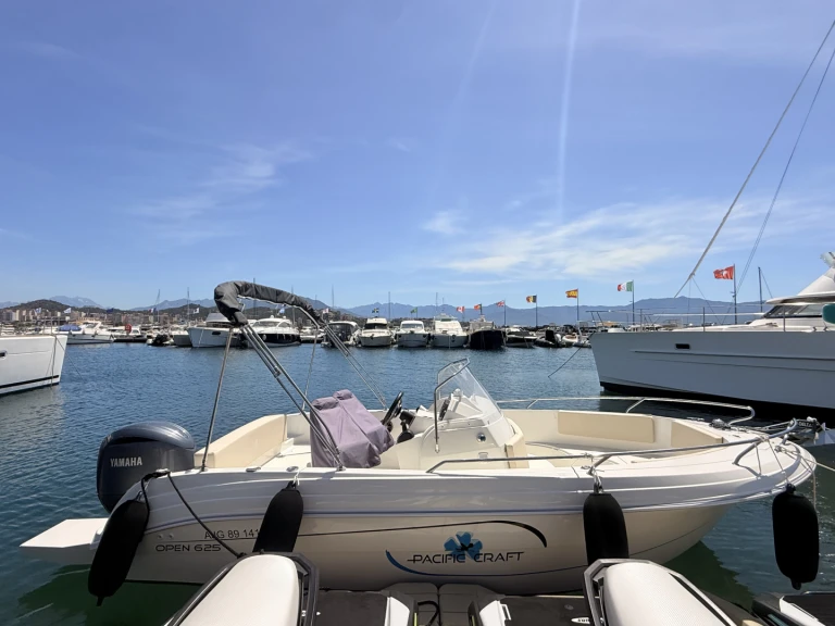 Bareboat Rental Motorboat Pacific Craft with a boat licence