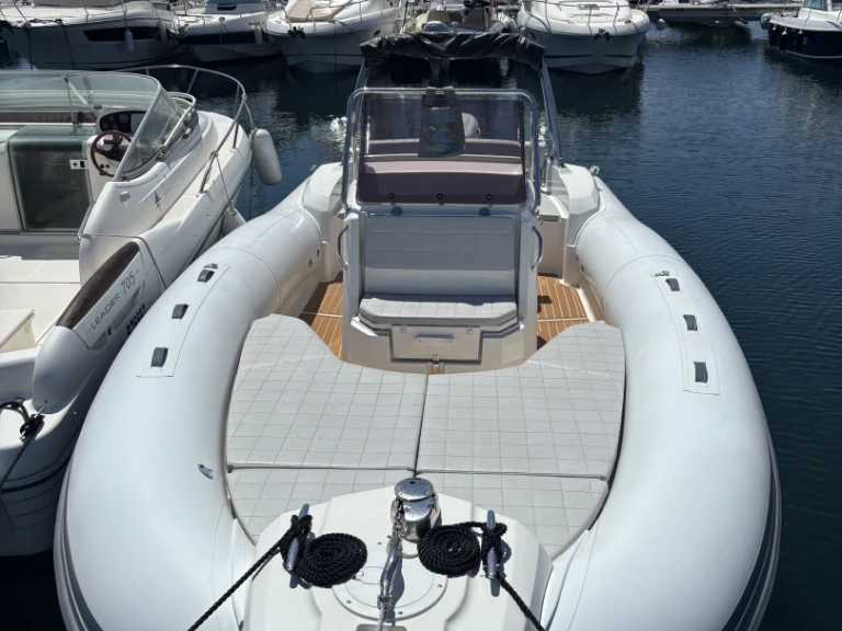 Motorboat for rent Les Issambres at the best price