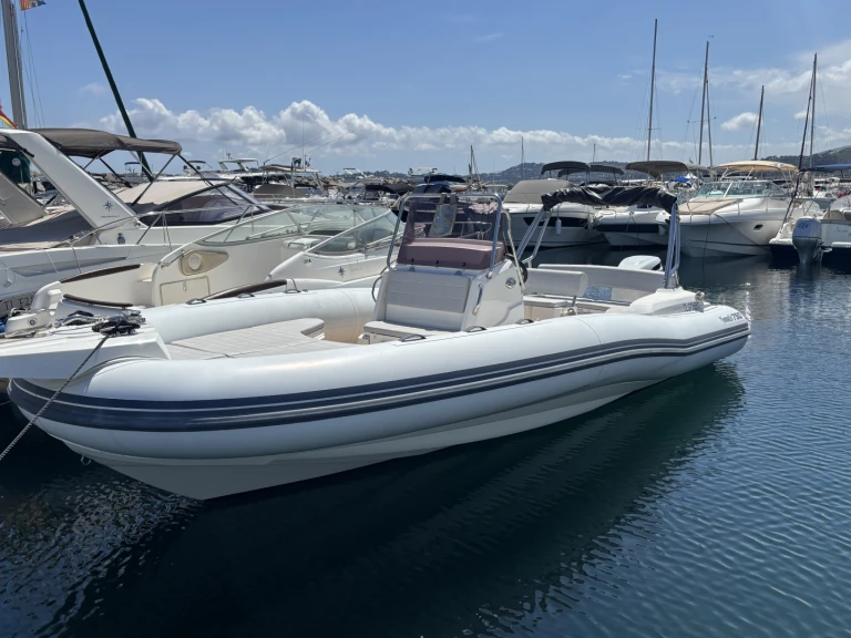 Marlin Boat 790 Pro Dynamic charter bareboat or captained in  Les Issambres
