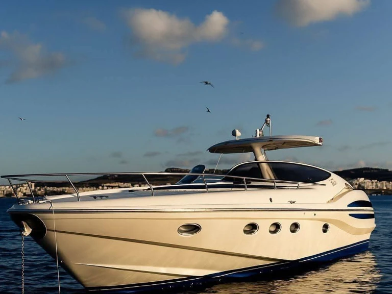 Bareboat Rental Motorboat Sea Ray with a boat licence