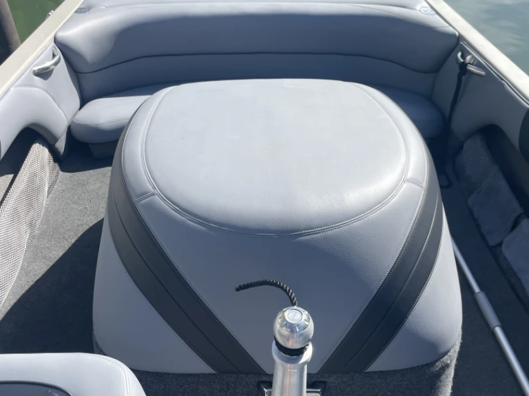 Motorboat rental in Paris - Malibu Response