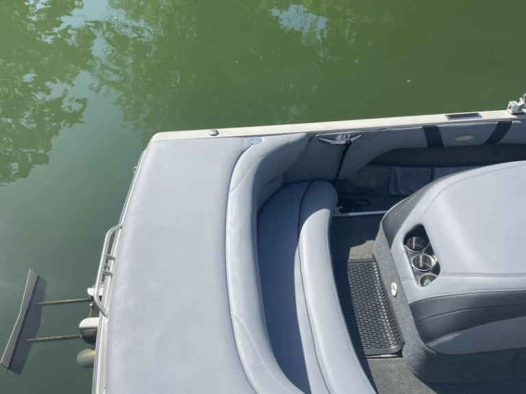 Motorboat rental with or without captain Malibu Paris