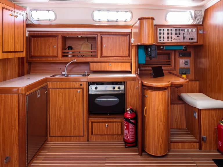 Ocean Yachts Ocean Star 51.2 in Limáni Lavríou on SamBoat