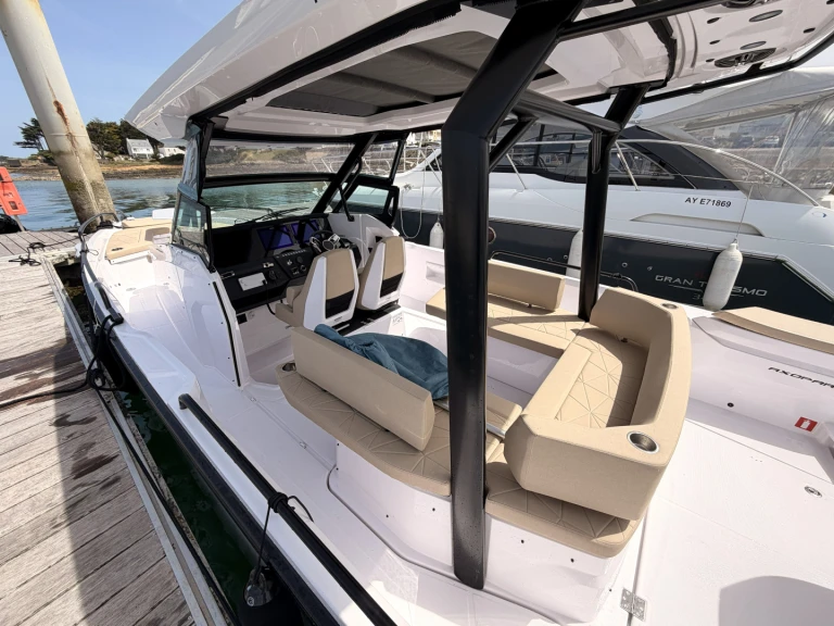 Axopar 29 in Étel on SamBoat