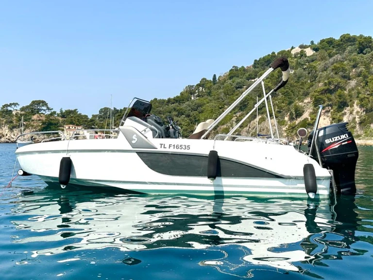 Boat rental Bénéteau Flyer 6 SUNdeck in La Seyne-sur-Mer on Samboat