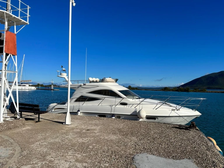 Sealine Sealine F 34 charter bareboat or captained in  Pefkohori
