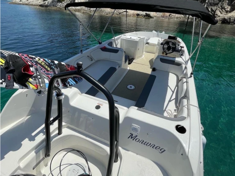 Motorboat rental with or without captain Bayliner Hyères