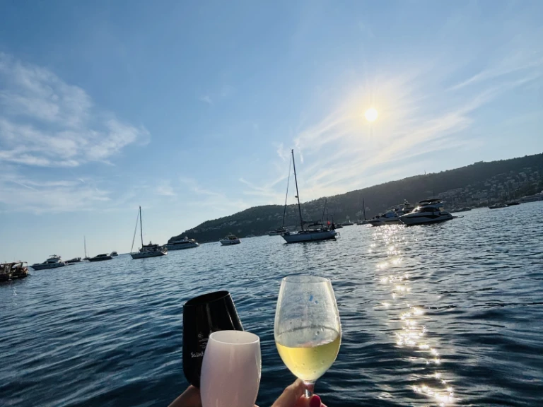 Boat rental Jeanneau Merry Fisher 10 in Saint-Laurent-du-Var on Samboat