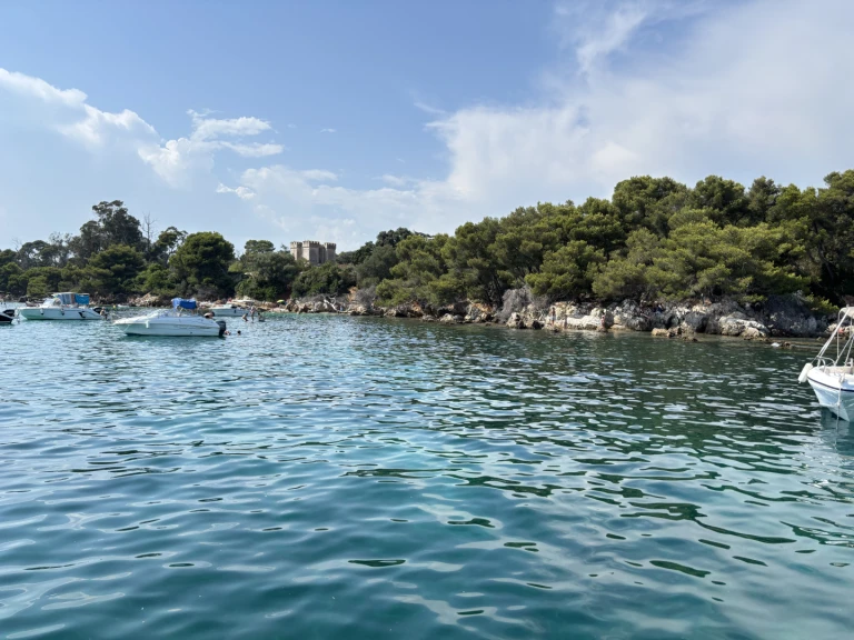 Bareboat Rental Motorboat Jeanneau with a boat licence