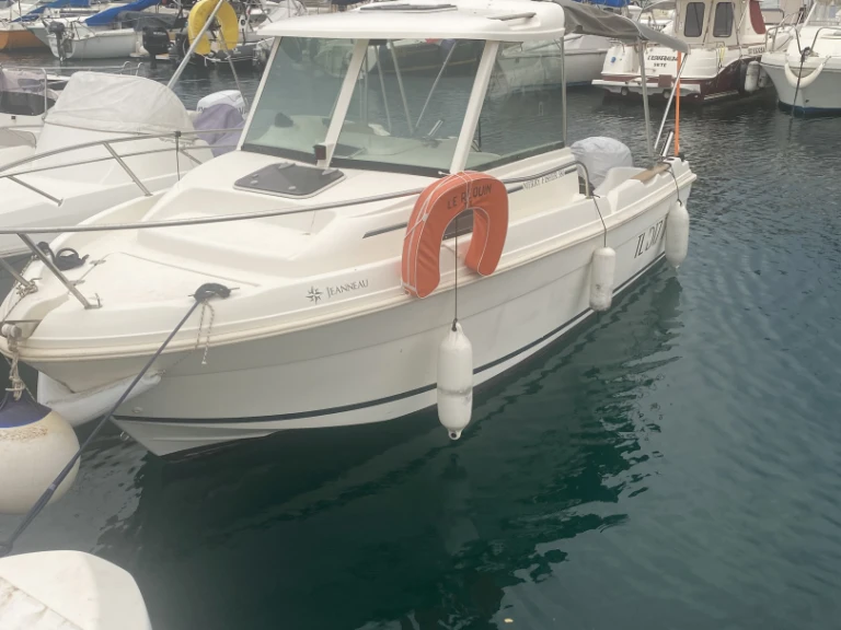 Bareboat Rental Motorboat Jeanneau with a boat licence