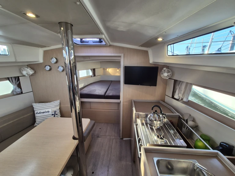 Yacht charter Heiligenhafen cheap Oceanis 38.1