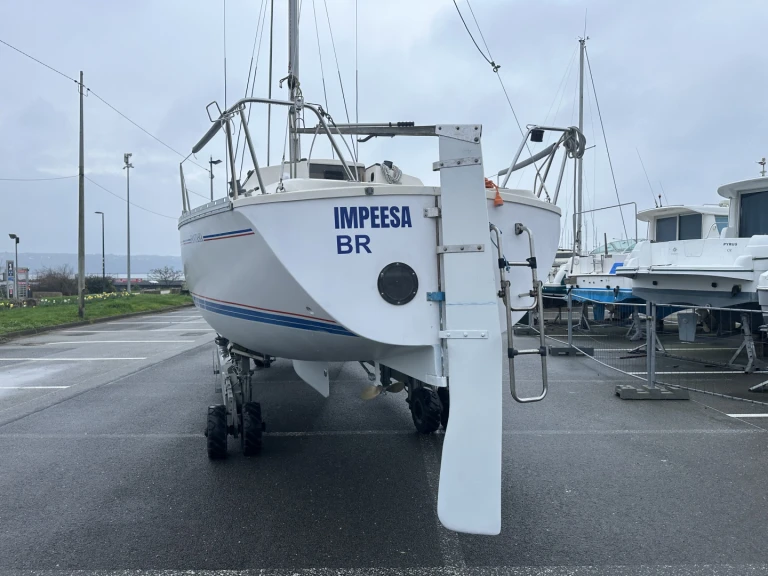 Boat rental Jeanneau Fantasia 27 in Brest on Samboat