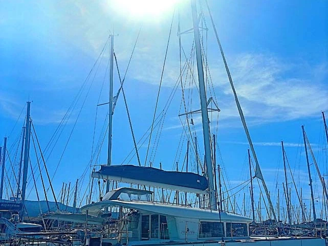 Bareboat Rental Catamaran Lagoon with a boat licence