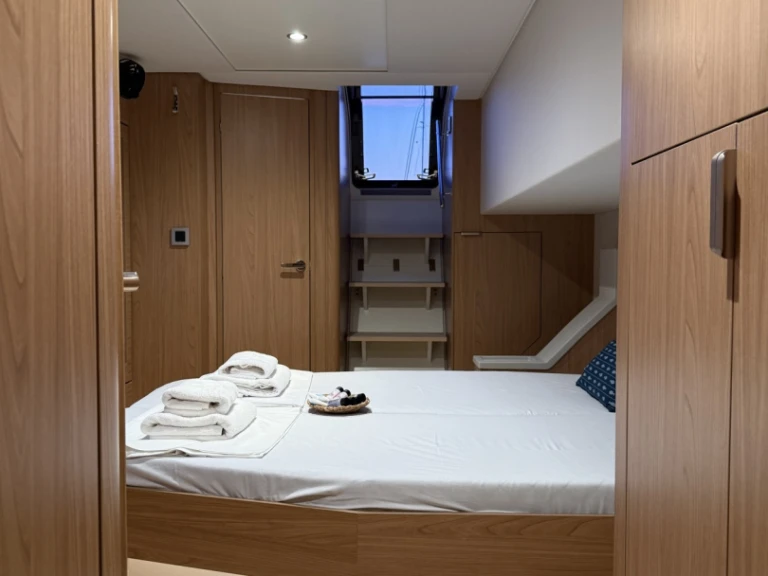 Yacht charter Néa Péramos cheap Bali 4.8 (5+1 cab)