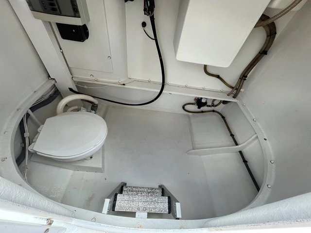 Bareboat Rental Motorboat Beacher with a boat licence