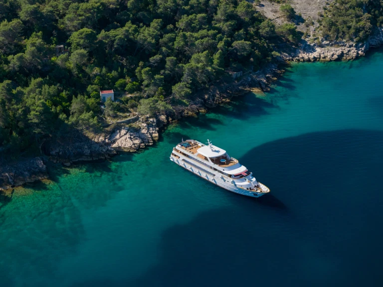 Bareboat Rental Luxury Yacht Custom Made with a boat licence
