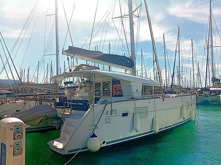 Lagoon Lagoon 400 S2 charter bareboat or captained in  Lefkáda