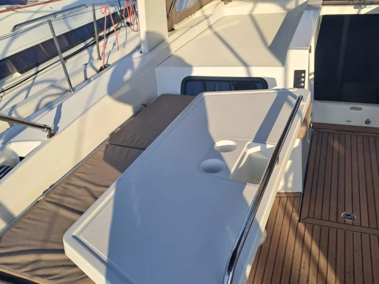 Sailboat rental in Alimos - Bénéteau Oceanis 52 - 6 cab.
