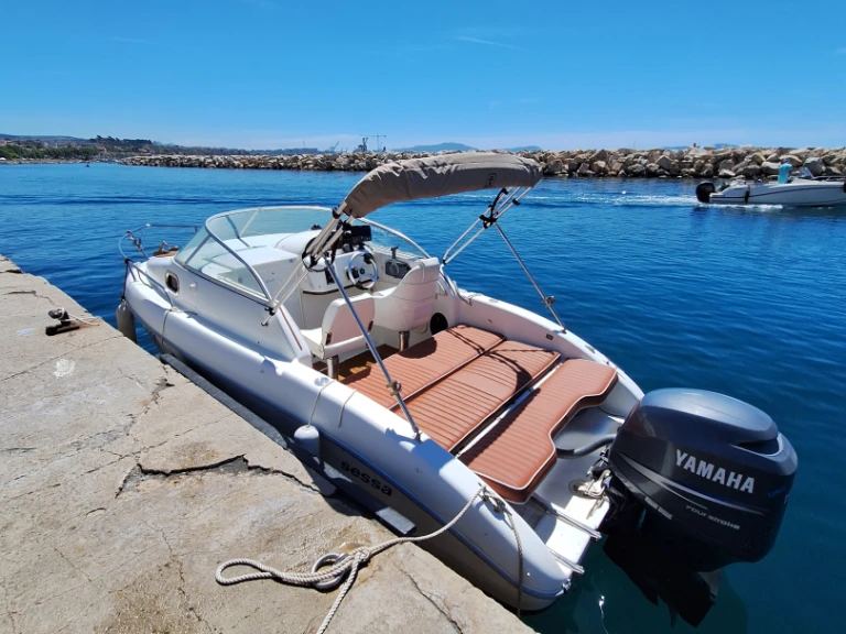 Boat rental Sessa Marine Oyster 20 in Marseille on Samboat