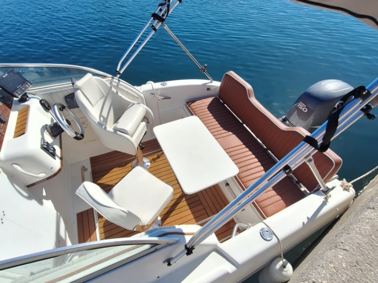 Rent a Sessa Marine Oyster 20 Marseille