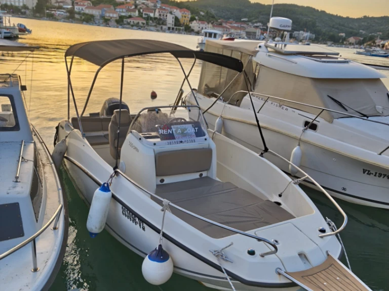 Yacht charter Vela Luka cheap Activ 555 Open