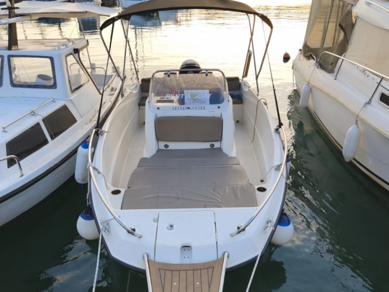 Rent a Quicksilver Activ 555 Open Vela Luka