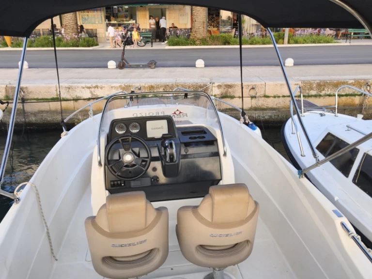 Motorboat rental in Vela Luka - Quicksilver Activ 555 Open