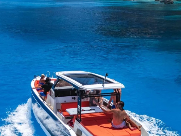 Motorboat rental in Cala Gonone - De Antonio Yacht D29 De Antonio Yacht D29