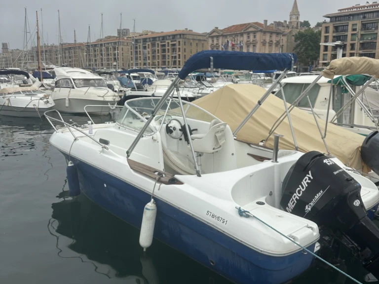 Motorboat rental in Marseille - Jeanneau CAP CAMARAT 6,5 CC Style